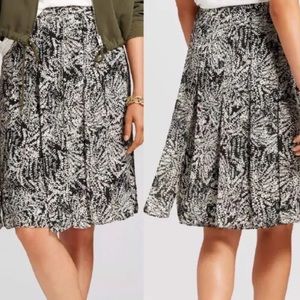 NWT~WHO WHAT WEAR~Black/Ivory Willow Print ~CarWash/Swing Skirt~Sz 8